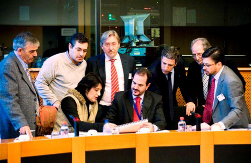 Reunin de vecinos de Ciudad Santo Domingo y representantes municipales de Algete con eurodiputados del PP para quejarse sobre los objetivos reales de la modificacin de la Ley de Navegacin Area (2 Febrero 2010)